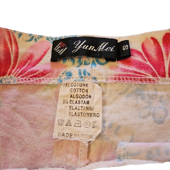 Yun Mei Cotten Blend Capri Pants, Small, White/Pink Floral Print - Picture 3 of 8